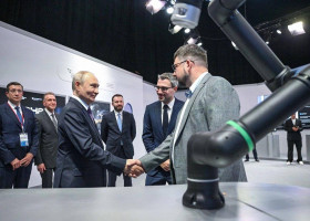 победитель инкубатора по промышленной робототехнике в рамках программы GreenTech «Устойчивое развитие» компания ООО «Робопро» был представлен Президенту России В.В.Путину - фото - 1